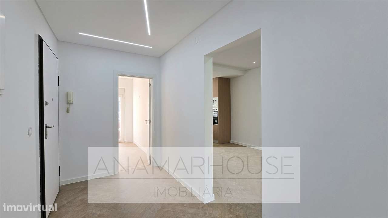 T3 Remodelado com varandas na Amadora, Mina De Água-9