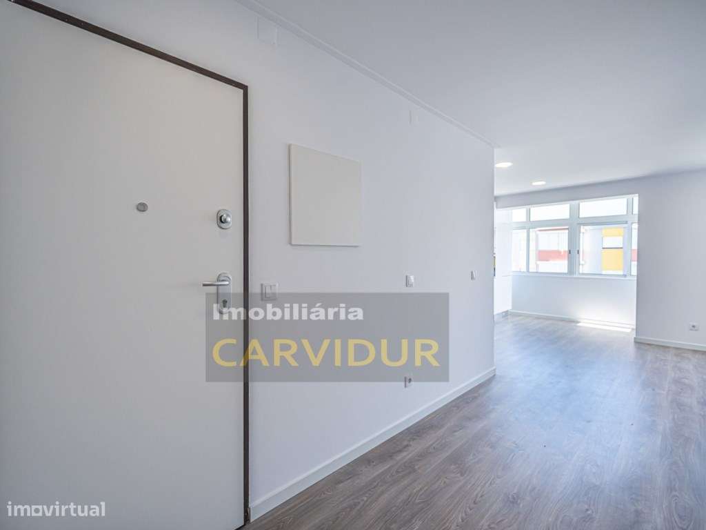 Apartamento T3 Remodelação total varanda 10m2-28