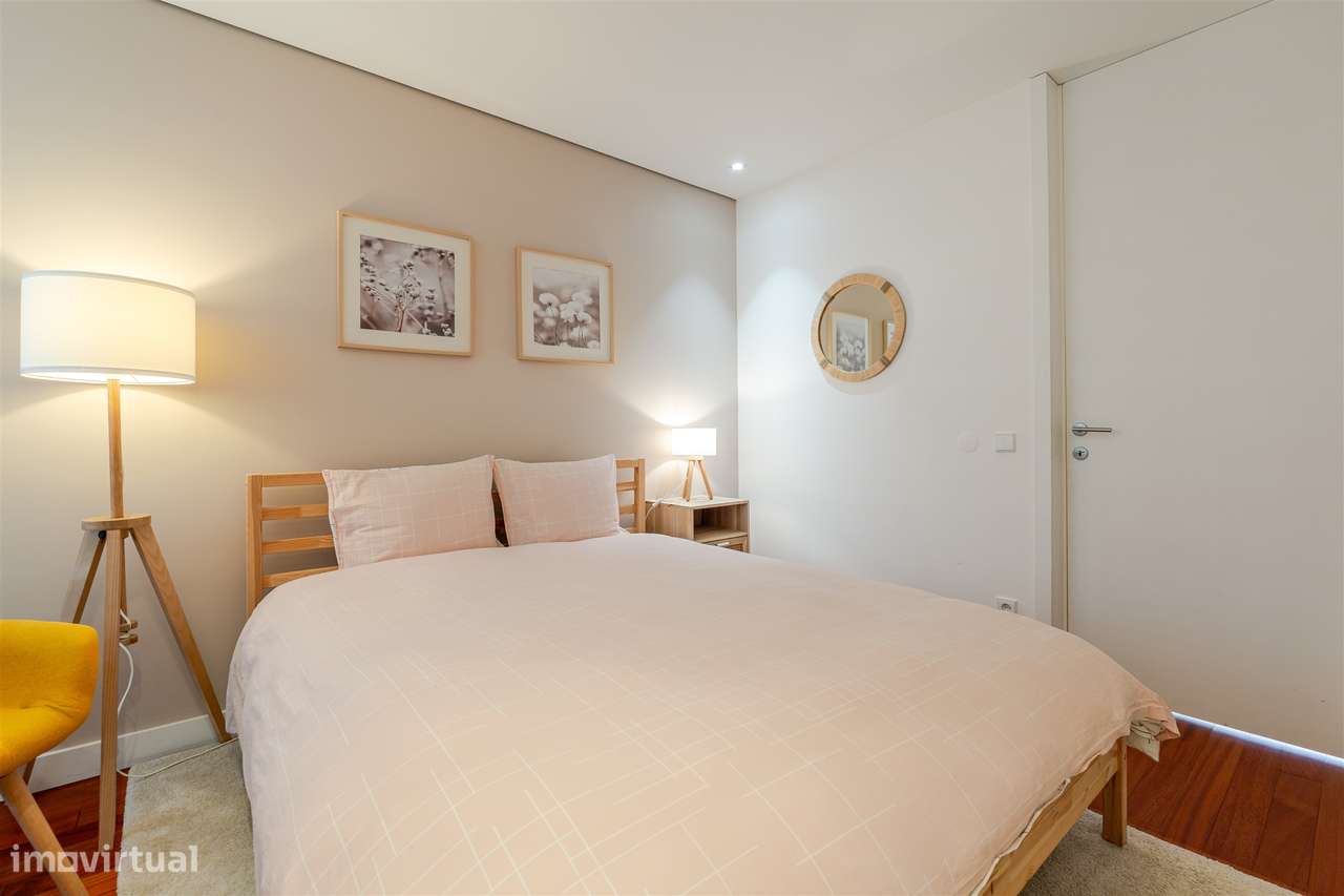 Moradia T4 com piscina, jardim e vista tranquila-5