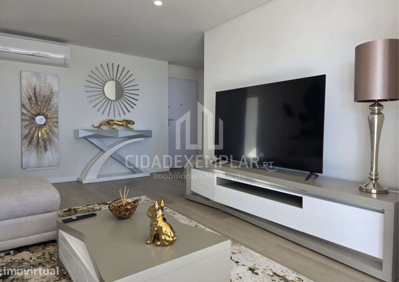 Luxuoso Penthouse T2 Totalmente Remodelado – Portimão, Algarve-7