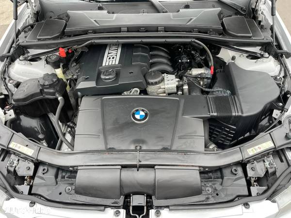 BMW Seria 3 318i Touring - 8