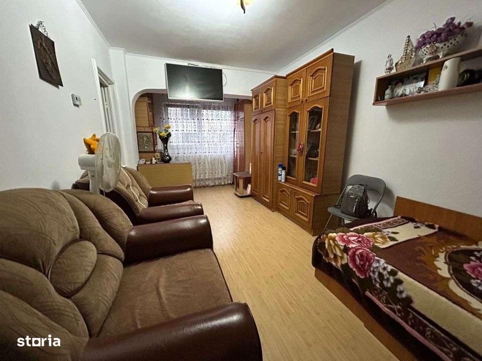 Etaj 1, Garsoniera mobilat utilata, zona Bariera. - Imagine principală: 2/4