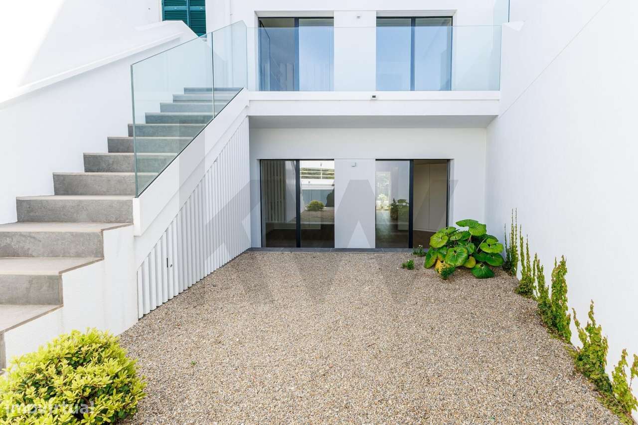 Entre serra e mar | Duplex T4 com terraços | Praia das Maçãs-13