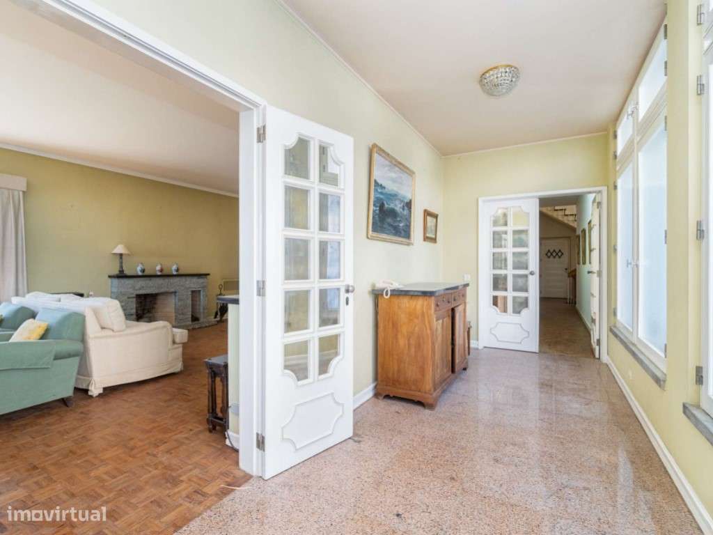 Moradia T6 com vista sobre o Rio Tejo no Alto do Lagoal em Caxias - Grande imagem: 4/25