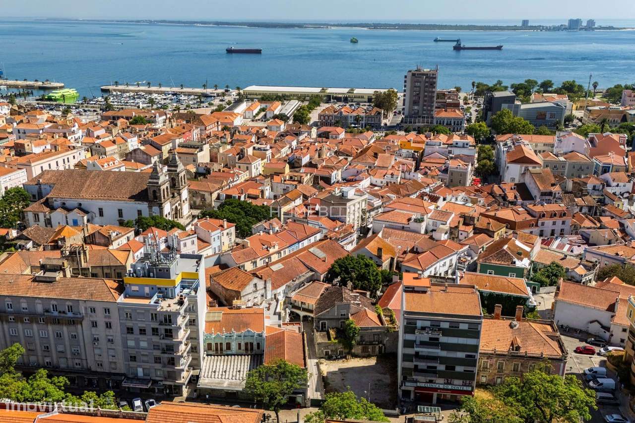 T1+1 Remodelado no Coração da Baixa Comercial de Setúbal-22