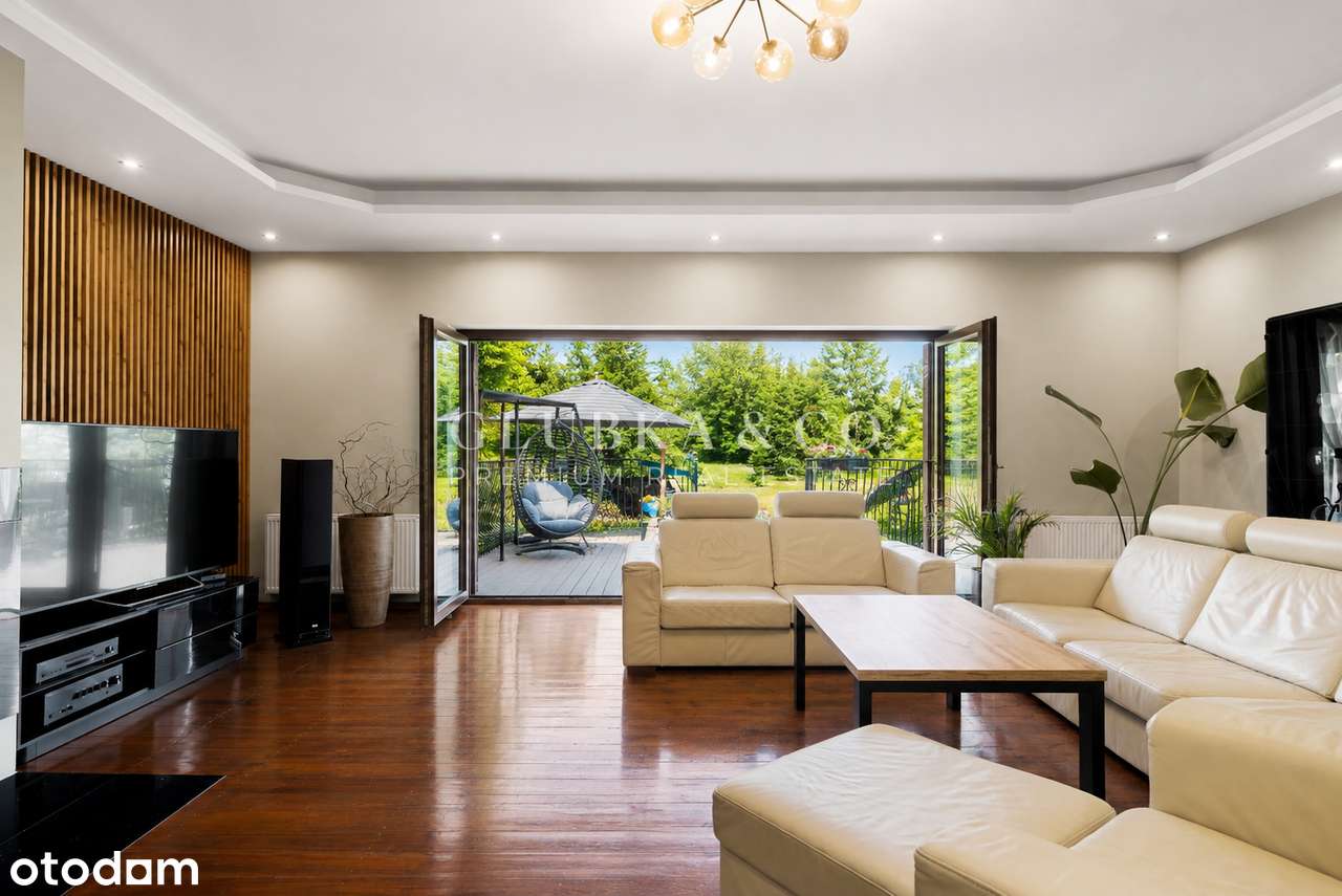Rezydencja z prywatnym lasem, działką 5225 m²