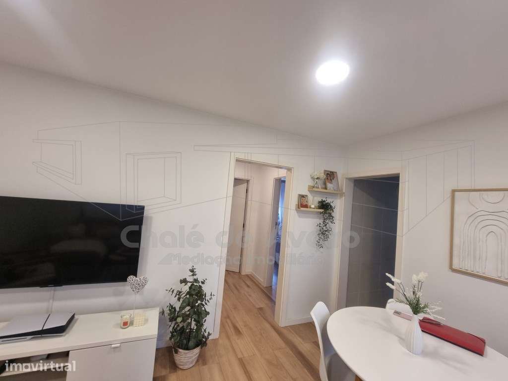 Apartamento T2 com lugar de garagem em Esgueira-1