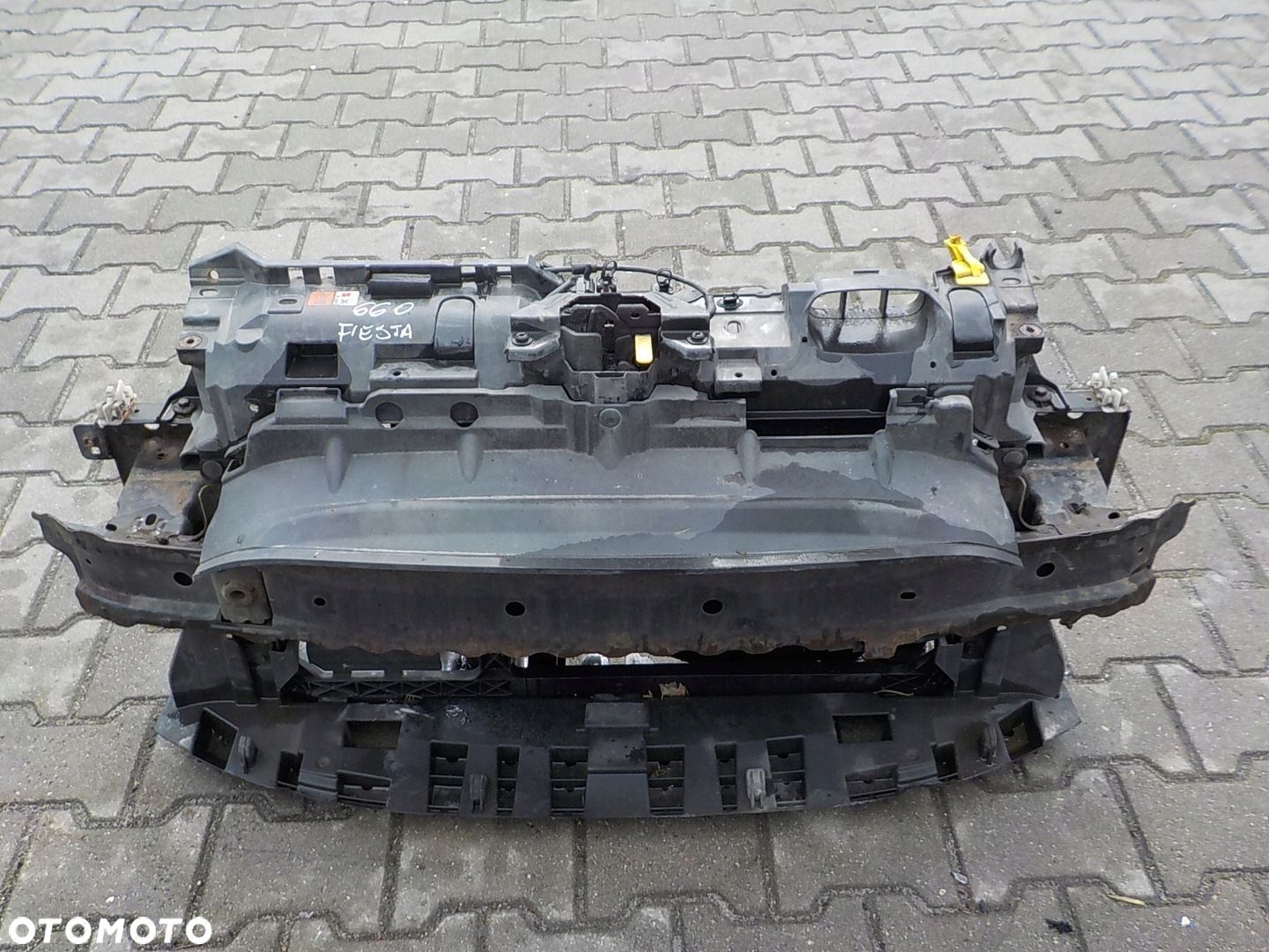 660 FORD FIESTA MK7 VII BENZYNA PAS PRZEDNI BELKA CHŁODNICA 660 - 1