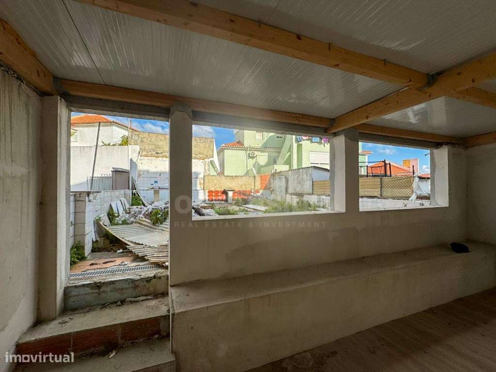 Apartamento T2 no centro de Almada-12