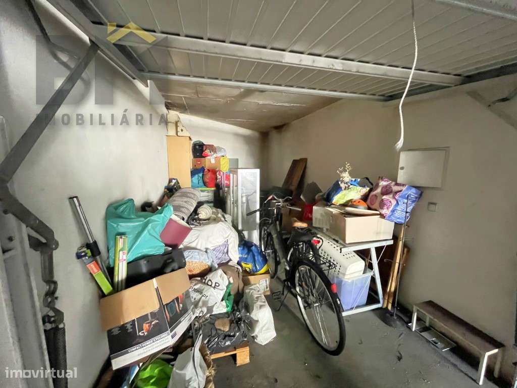 Garagem fechada localizada num sossegado bairro da cidade de Castel... - Grande imagem: 4/6
