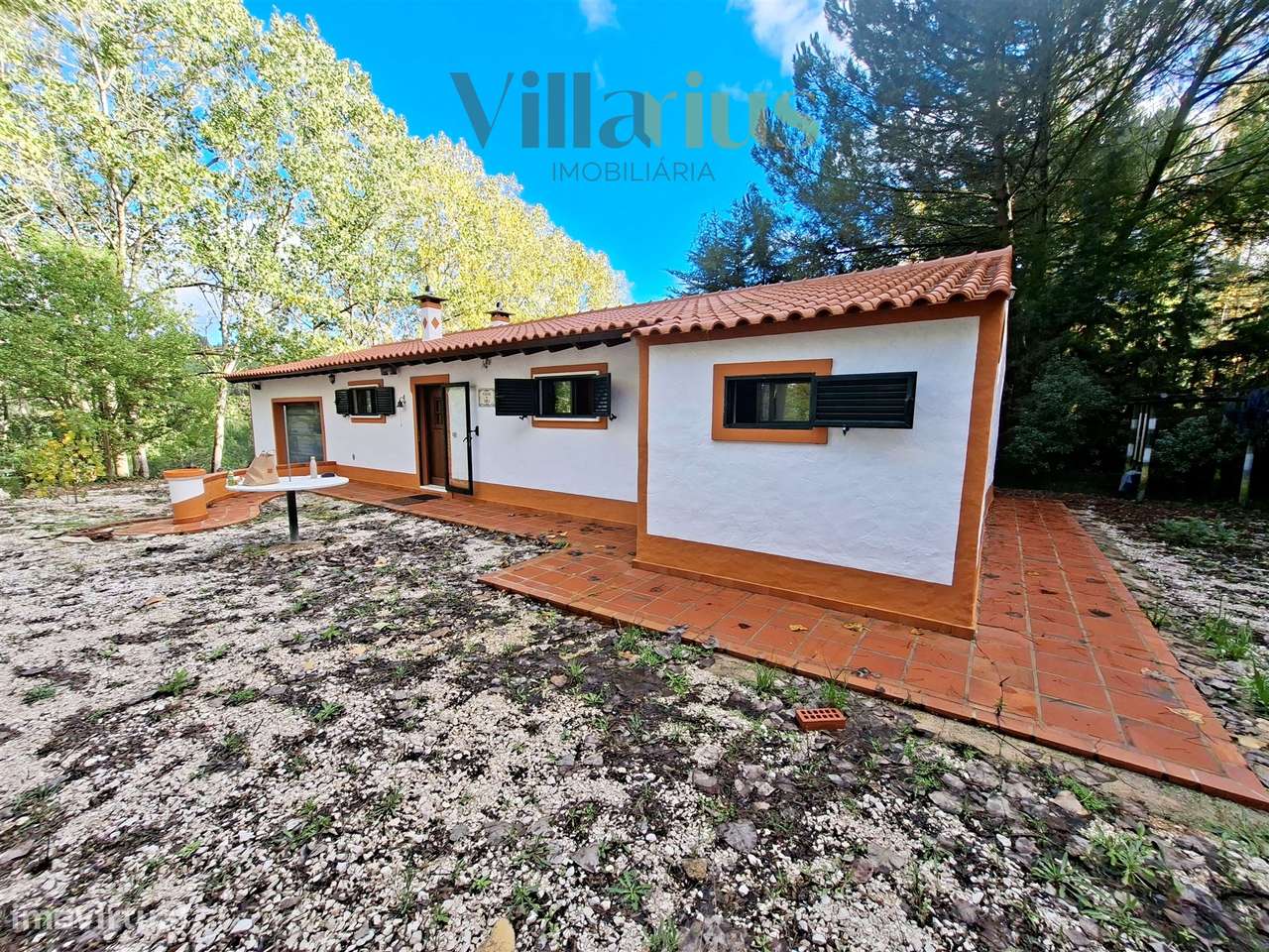 Moradia Térrea com Terreno Extenso a 3 min de Alverangel-6