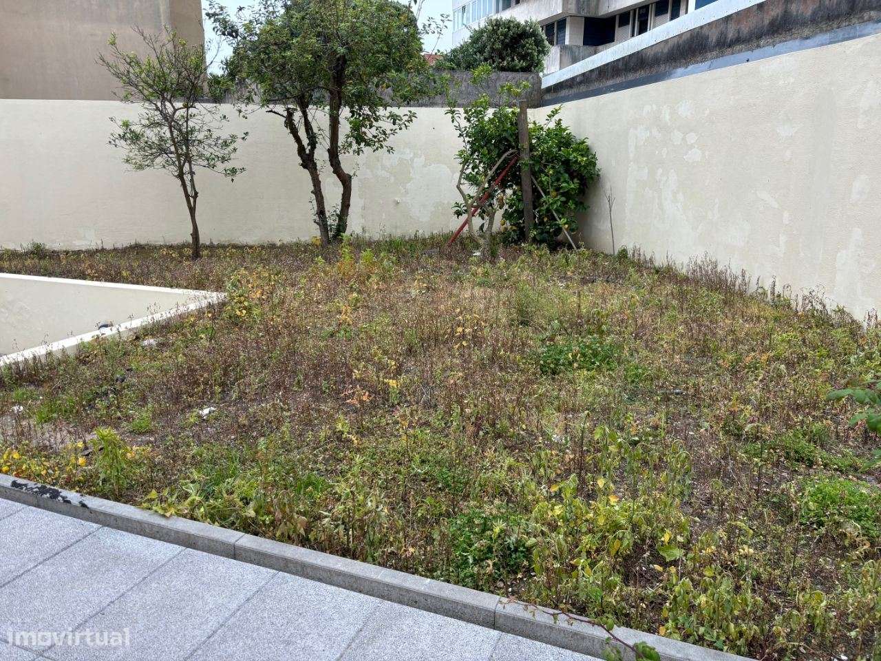 Magnífica Moradia 4 frentes/2 suites/garagem 4 carros/a 350m da praia-4