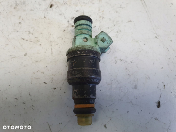 Volvo 940 2.3 T Turbo WTRYSKIWACZ wtrysk 0280150804 - 3