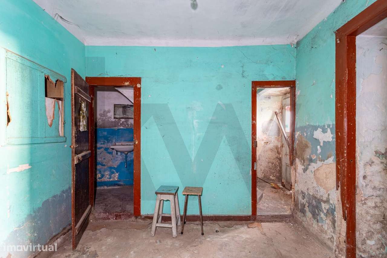 PRÉDIO EM RUÍNA c/ 3 APARTAMENTOS - 230 M2 - CANEÇAS - Odivelas - Grande imagem: 3/20