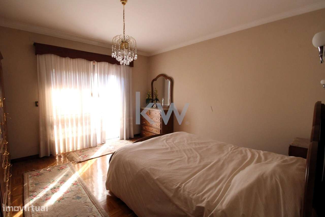 Moradia T4+3 com Garagem, Sótão e 1740m2 de Terreno em Cucujães, Olive - Grande imagem: 4/46