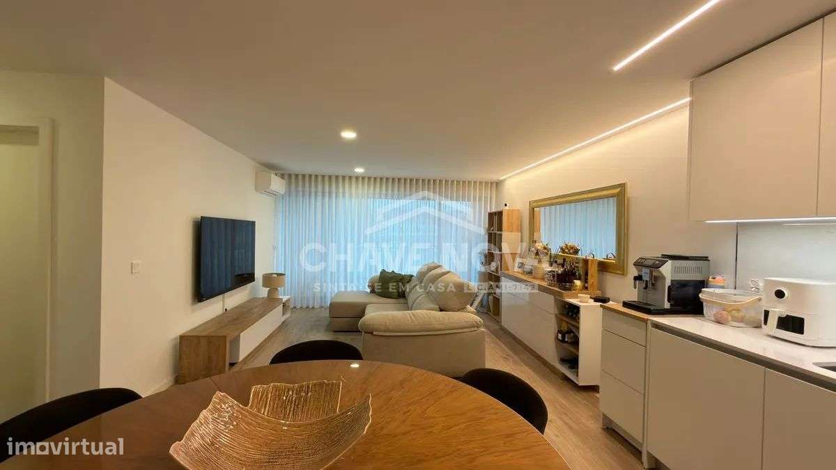 Apartamento T1+1 Como Novo c/ Lugar de Garagem em Santa Marinha (VL8)-10
