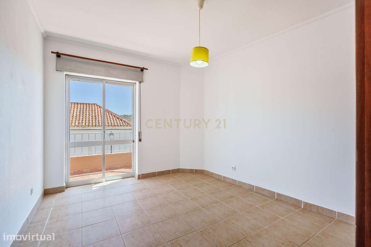 T2 renovado com varanda e terraço no Centro Histórico de Silves-11