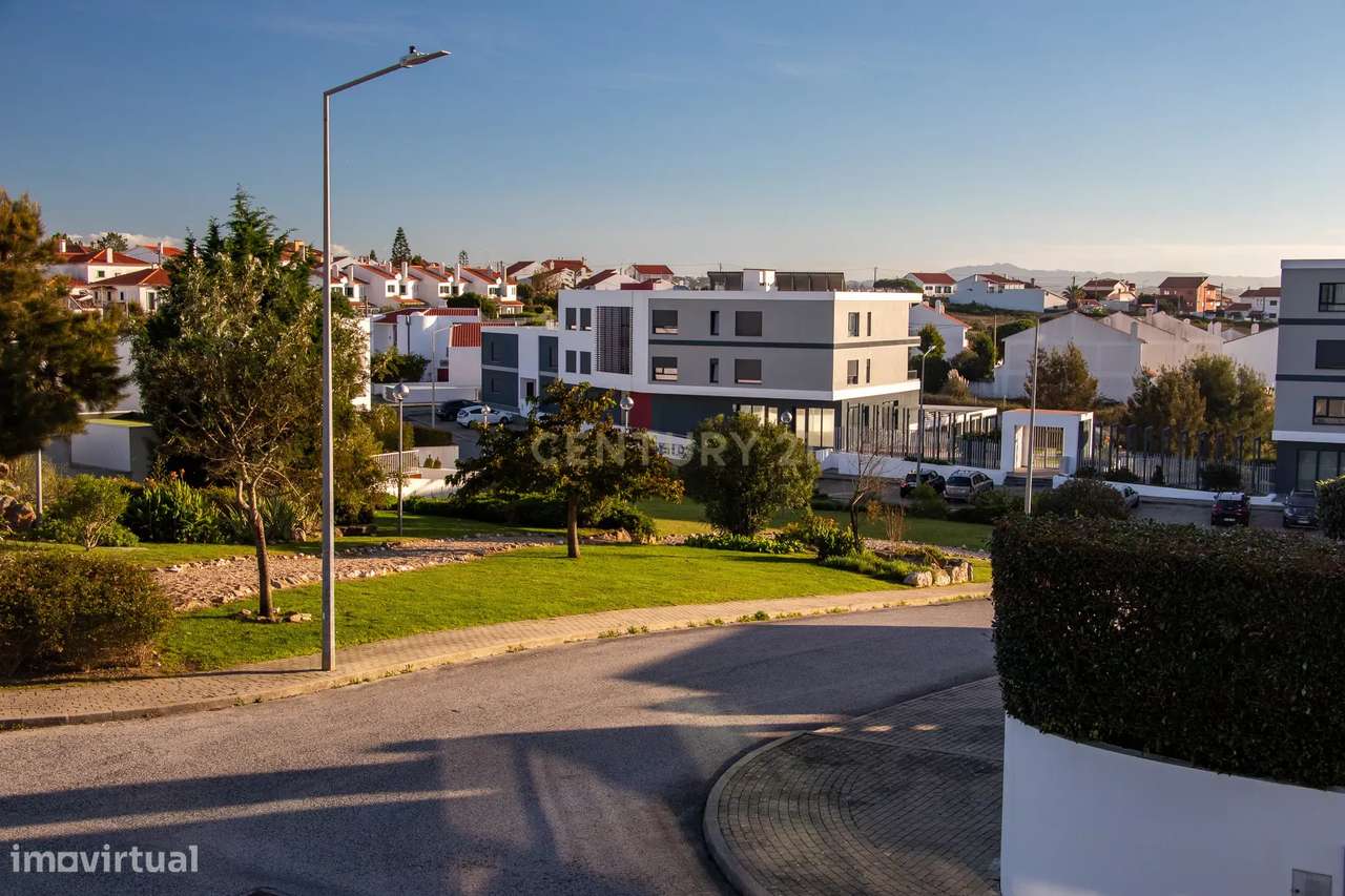 Viva o Luxo à Beira-Mar: Moradia Espetacular T5 com Piscina na Deslumb-54