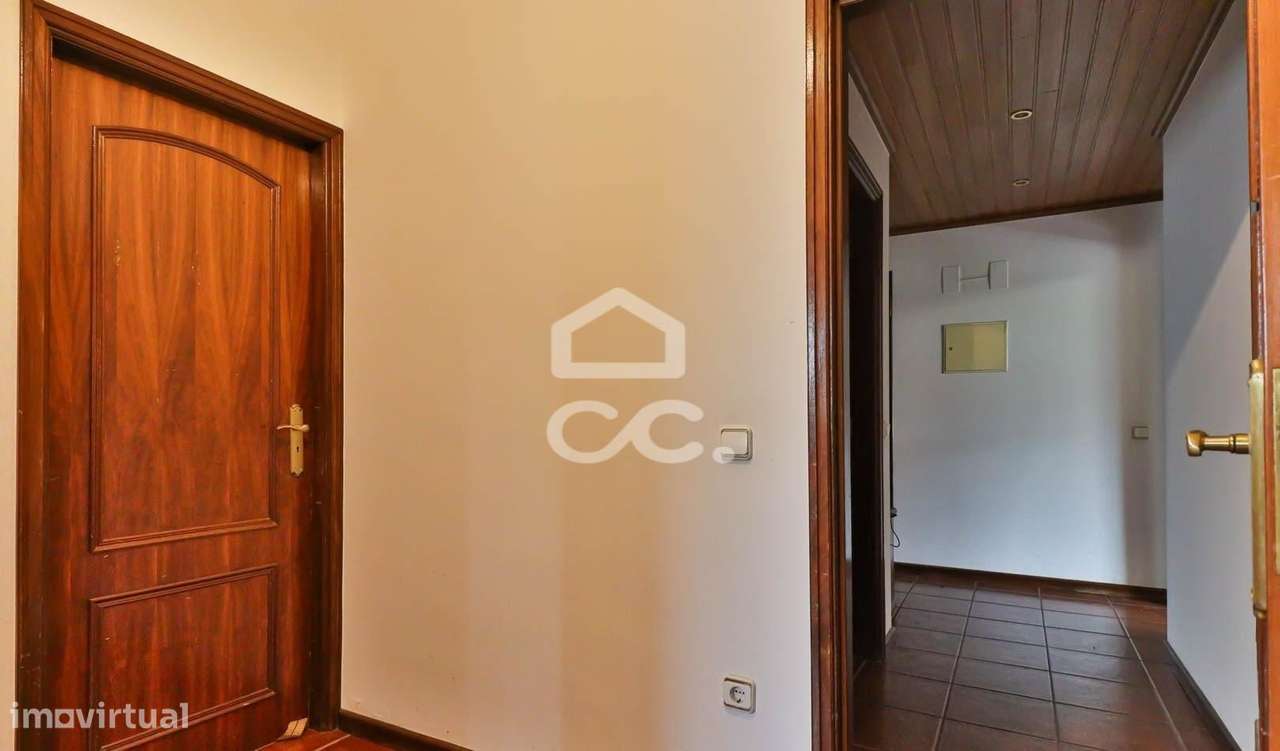 Apartamento com entradas independentes em São Martinho do Bispo, junto - Grande imagem: 3/17