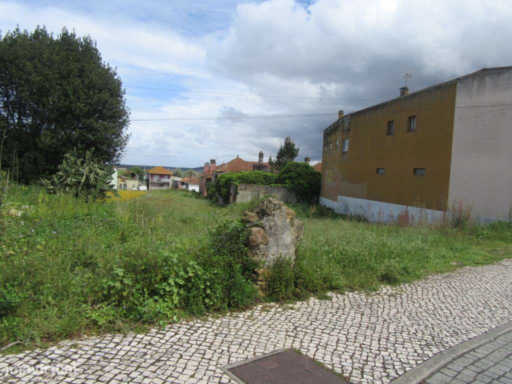 Terreno para construção no centro da vila de Monte Real - Grande imagem: 3/4