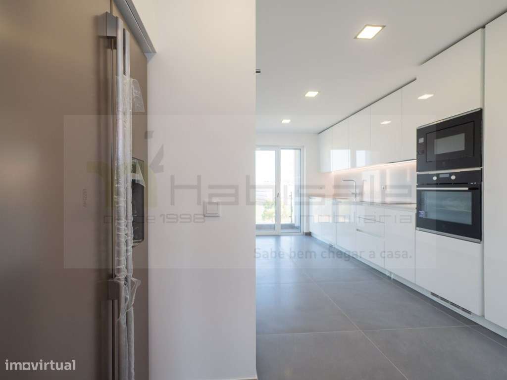 T3 Excelentes Acabamentos com Box Perto da Praia de Carcavelos - Grande imagem: 5/22