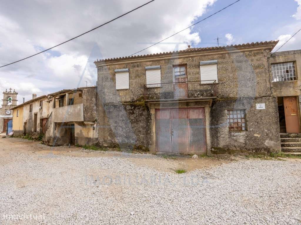 Conjunto de moradias em pedra com terreno no centro de São Vicente ...-5