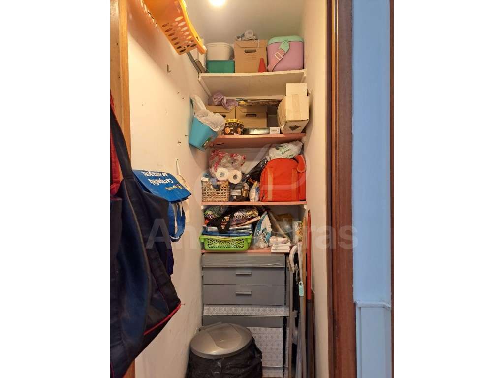 Vende-se T2 com excelente área - 87 m² - Totalmente remodelado-6