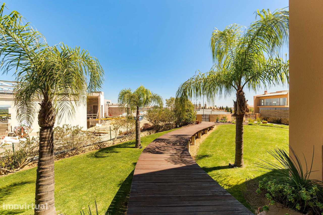 Moradia Encantadora com Piscina e Vistas Deslumbrantes sobre o Campo-46