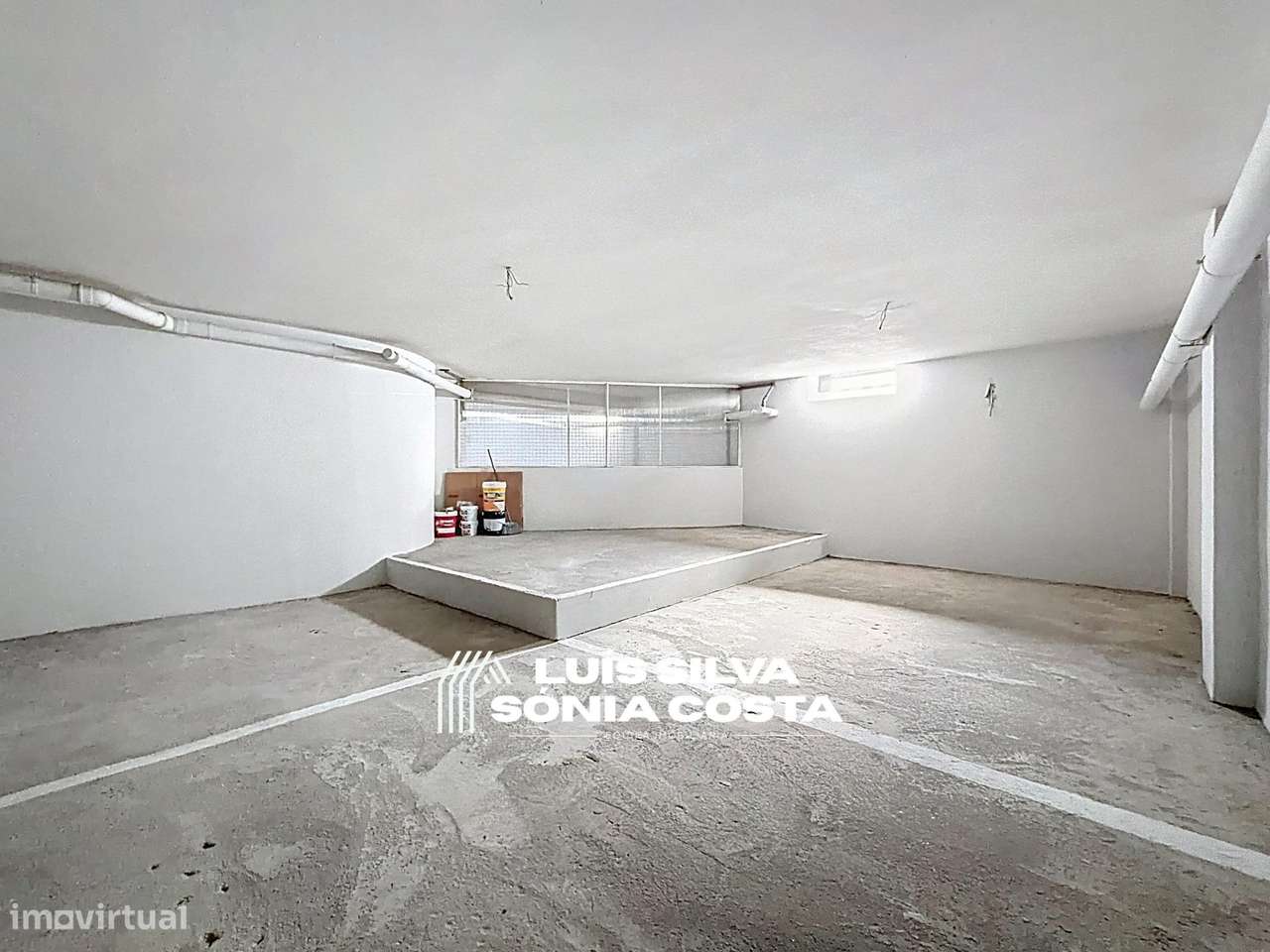 Garagem fechada c/ 166m2 & Estacionamento para 9 Carros no centro...-5