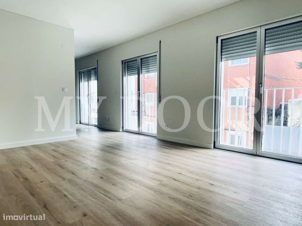 Apartamento T2 NOVO - Moscavide - Varanda - Parqueamento - Grande imagem: 1/30