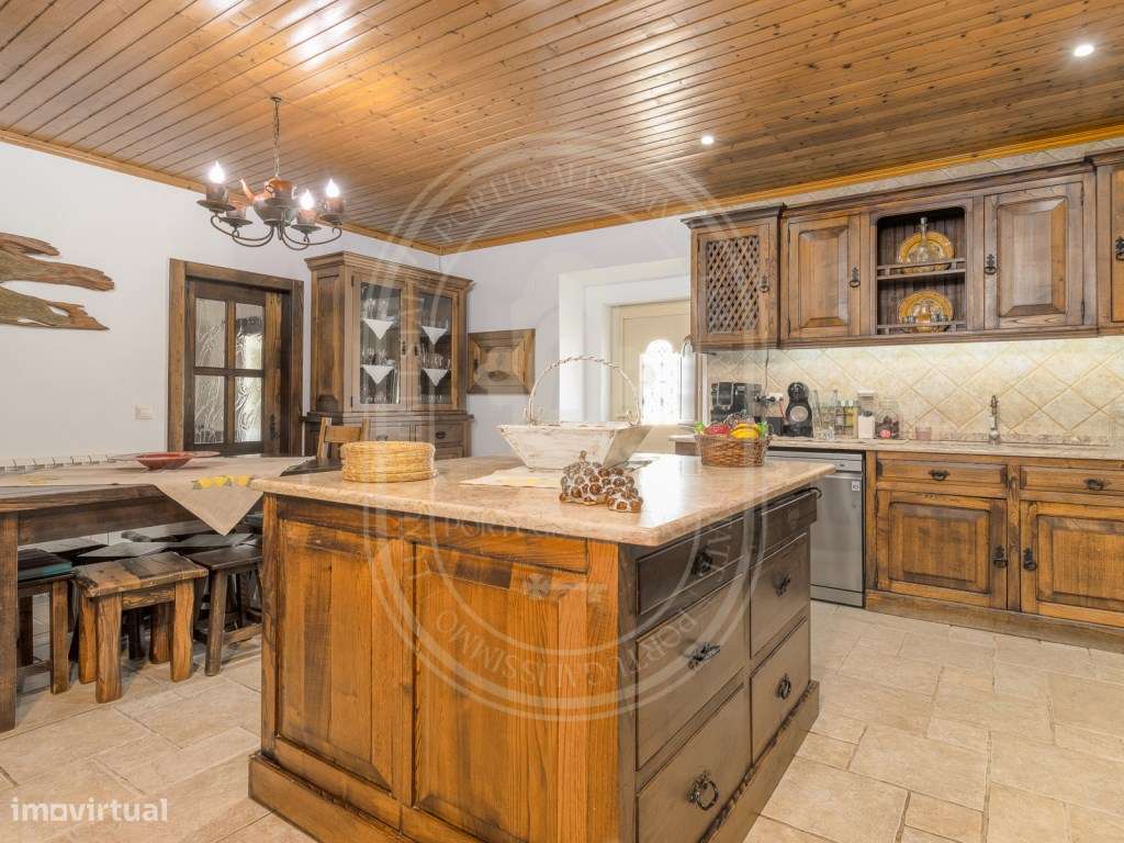 Moradia de Luxo T4+2, Remodelada, Mobilada, Piscina, Salão de Jogos...-11