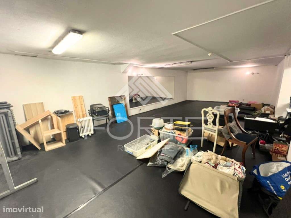 Espaço Comercial c/ armazém-13