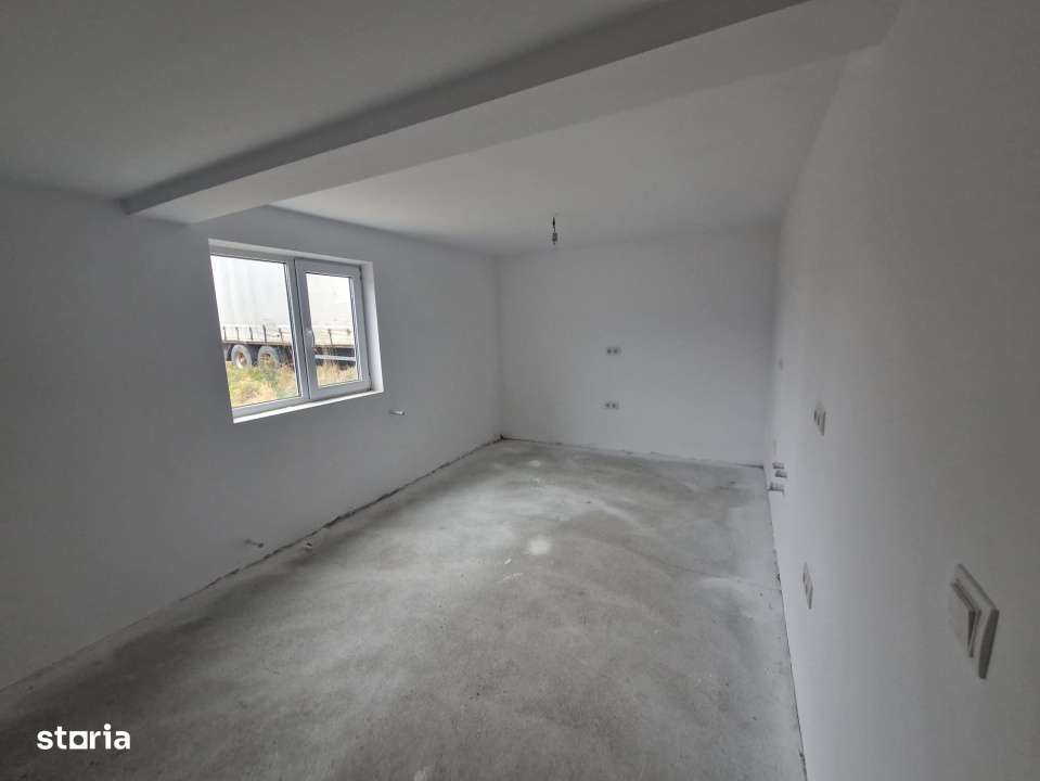 Casa individuala, decomandata, 10 camere, 210 mp., teren 15000mp., zon-7