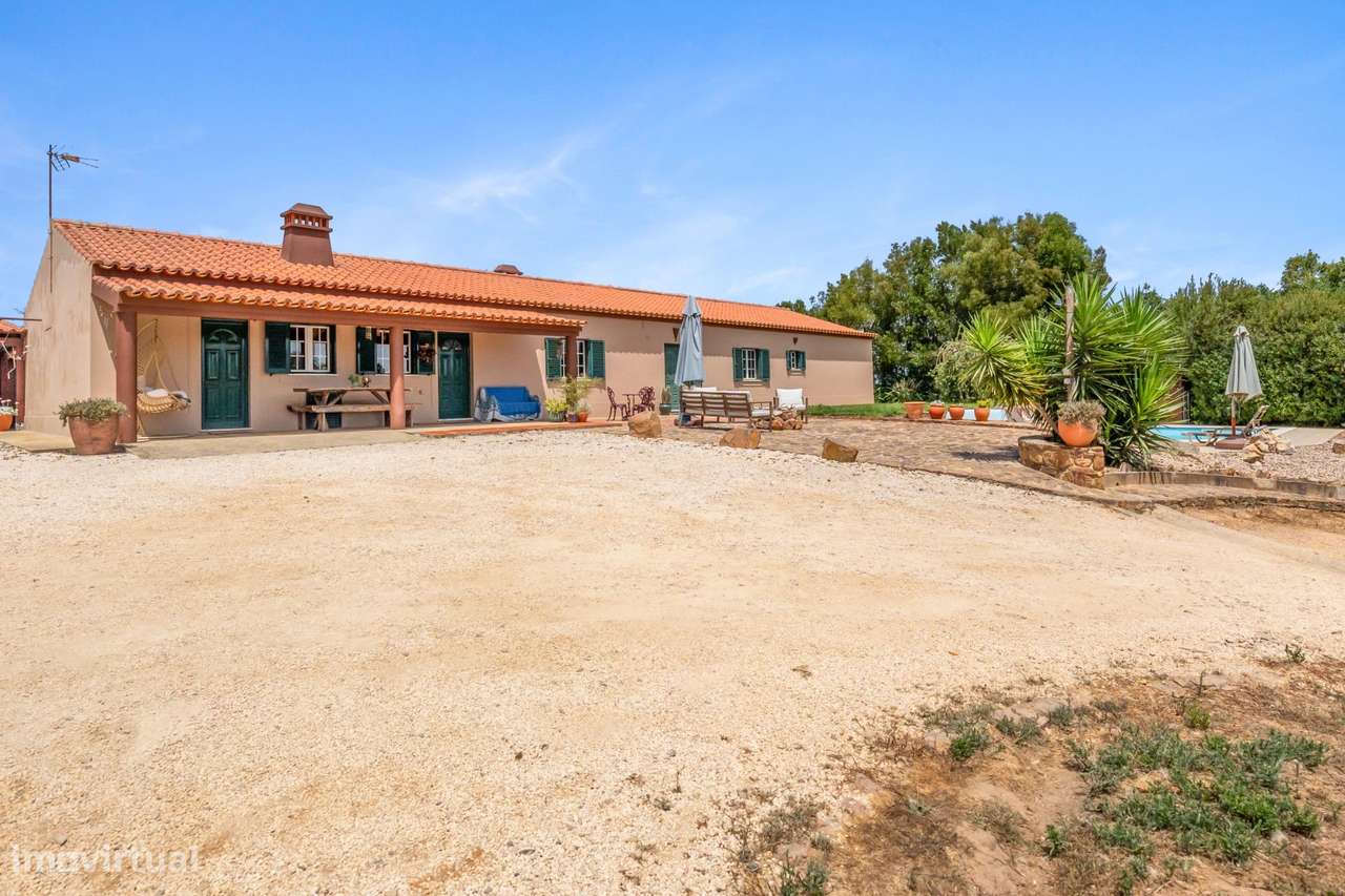 Herdade com moradia T4+1, piscina e lago-34