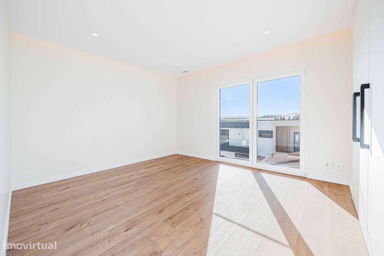 Elegante moradia T4 de arquitetura contemporânea em Albarraque-31