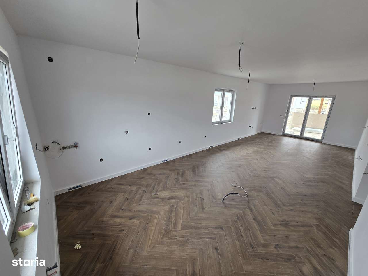 Casă 4 cam,2 băi,terasă acoperită,500mp.teren,gard,pavaj. - Imagine principală: 5/13