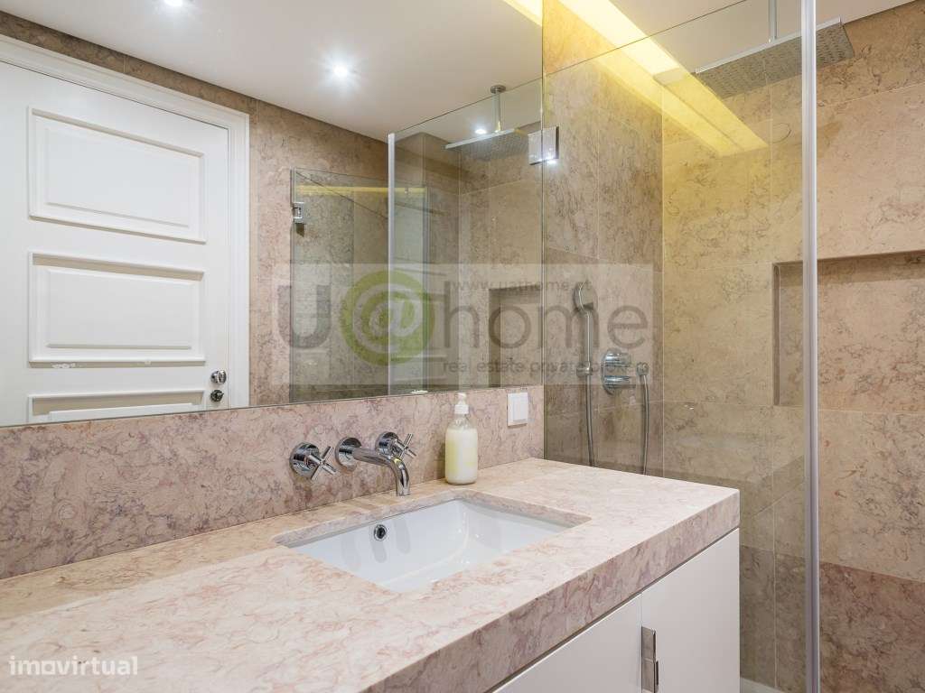 Apartamento T4+ 1 na Lapa-16