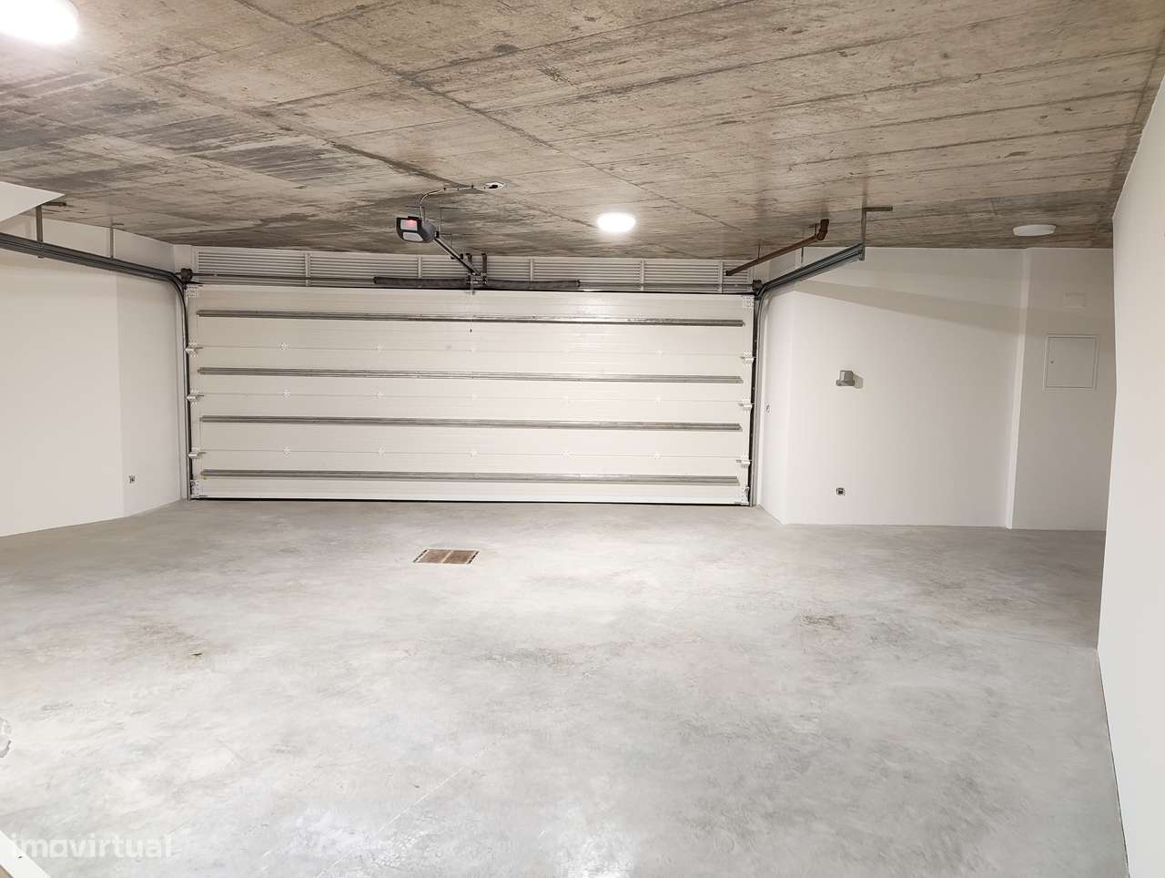 Moradia T4 com piscina, garagem e jardim em Canidelo-44