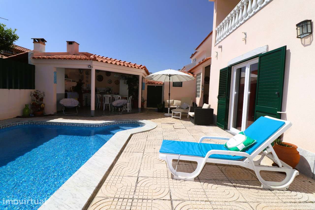Moradia T4 com Piscina, Cave Ampla-23