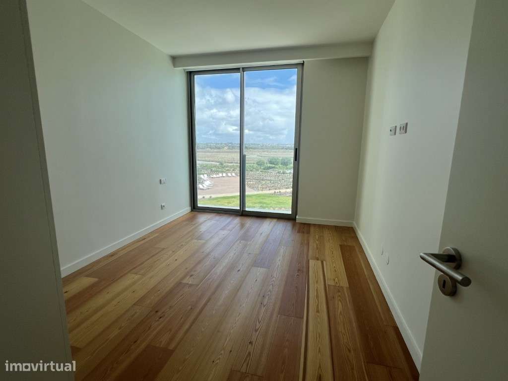 Exclusivo T1 no Prestigiado Condomínio Bayline - Armação de Pêra-17