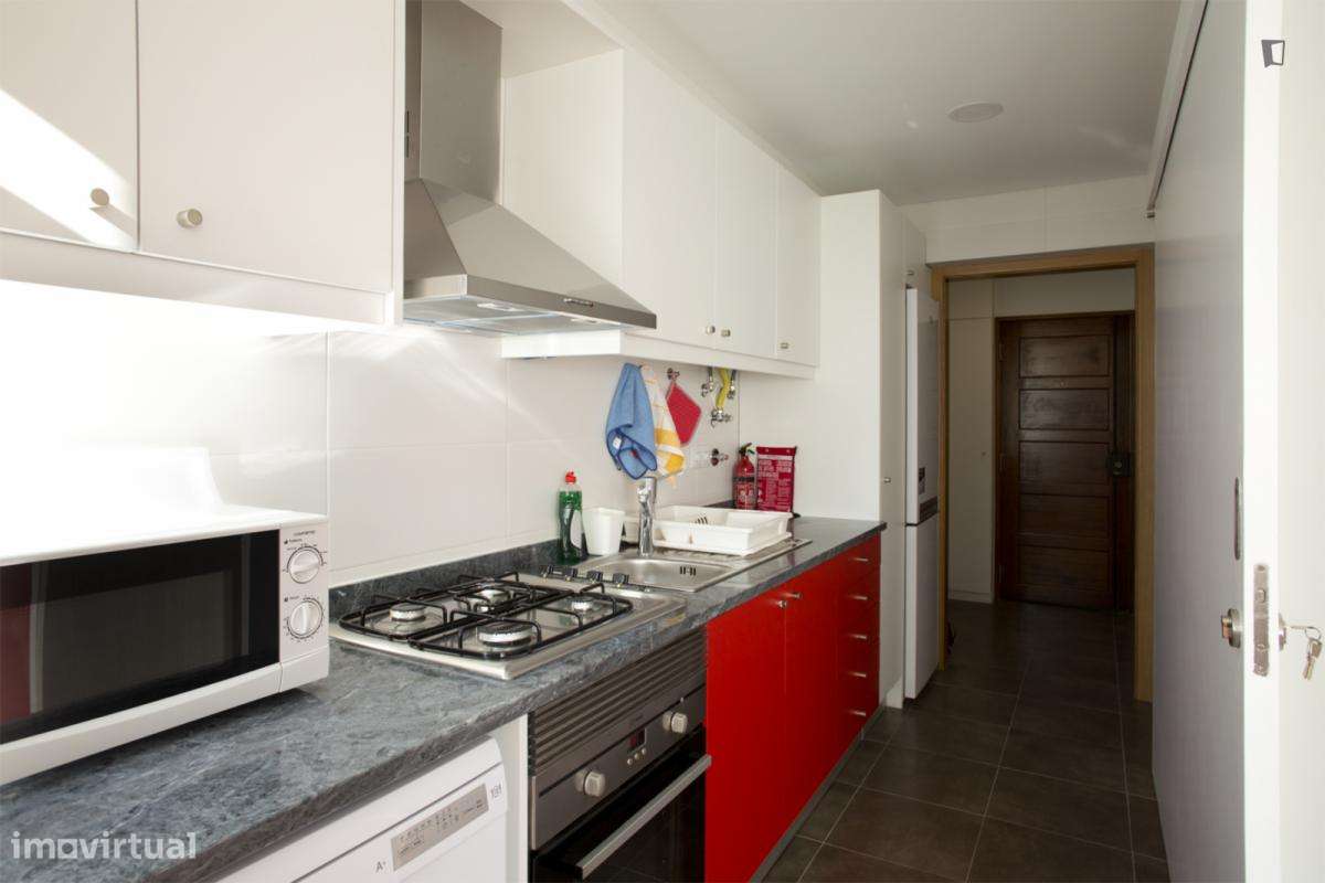 Quarto - localizado em Carnide Lisbon - Grande imagem: 2/24