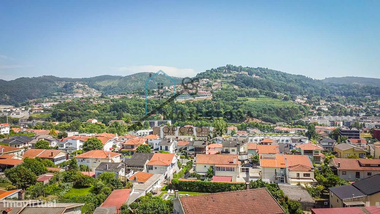 Apartamento T3 no Último Andar com Garagem — Gualtar (Braga)-36