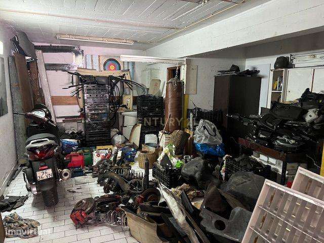 Garagem/Armazém para Venda  90m² com WC e Extração de Fumos - Grande imagem: 2/12