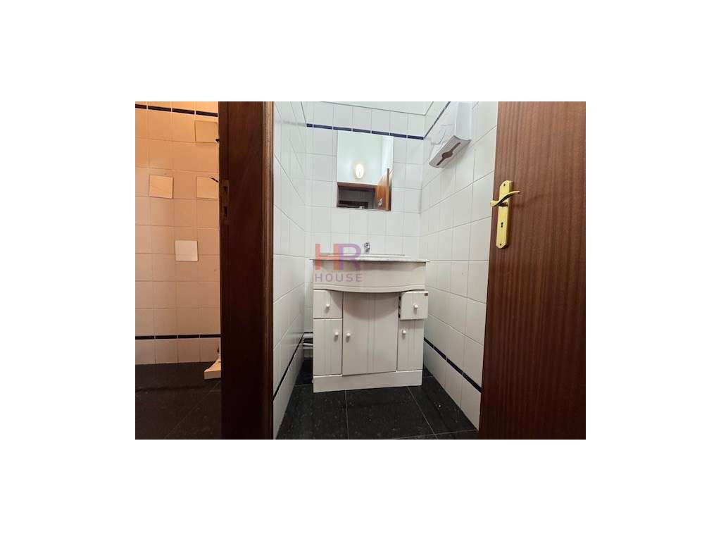 Vale das Flores arrenda-se loja. - Grande imagem: 4/15