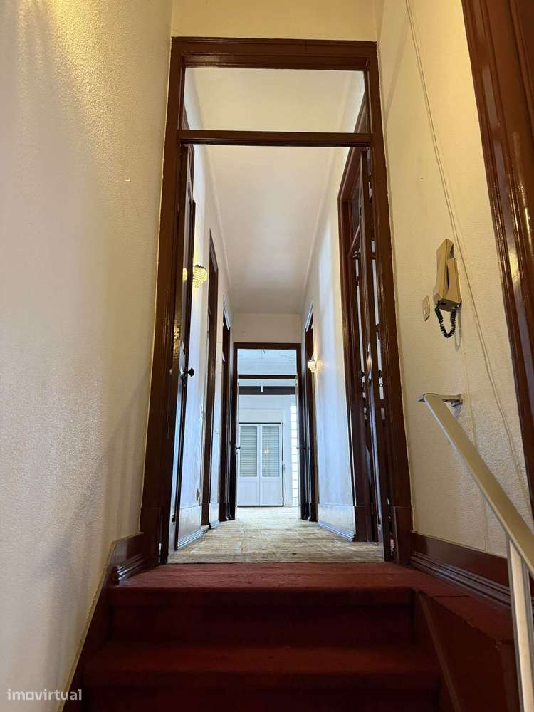 Prédio Imponente na Cidade de Tomar - P3065/24 - Grande imagem: 4/7