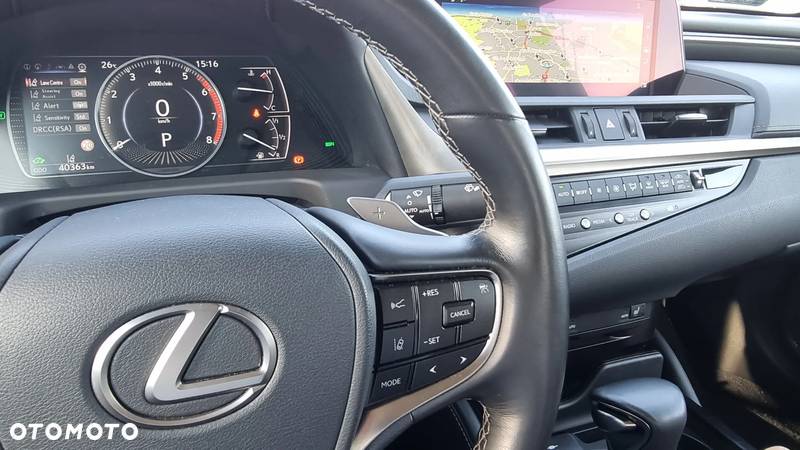Lexus ES 300h Business Edition + - 21