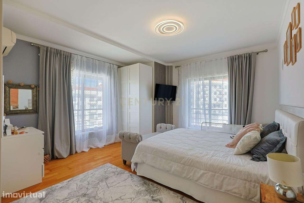 Apartamento T2 com Garagem, no Parque Luso em Corroios.-31