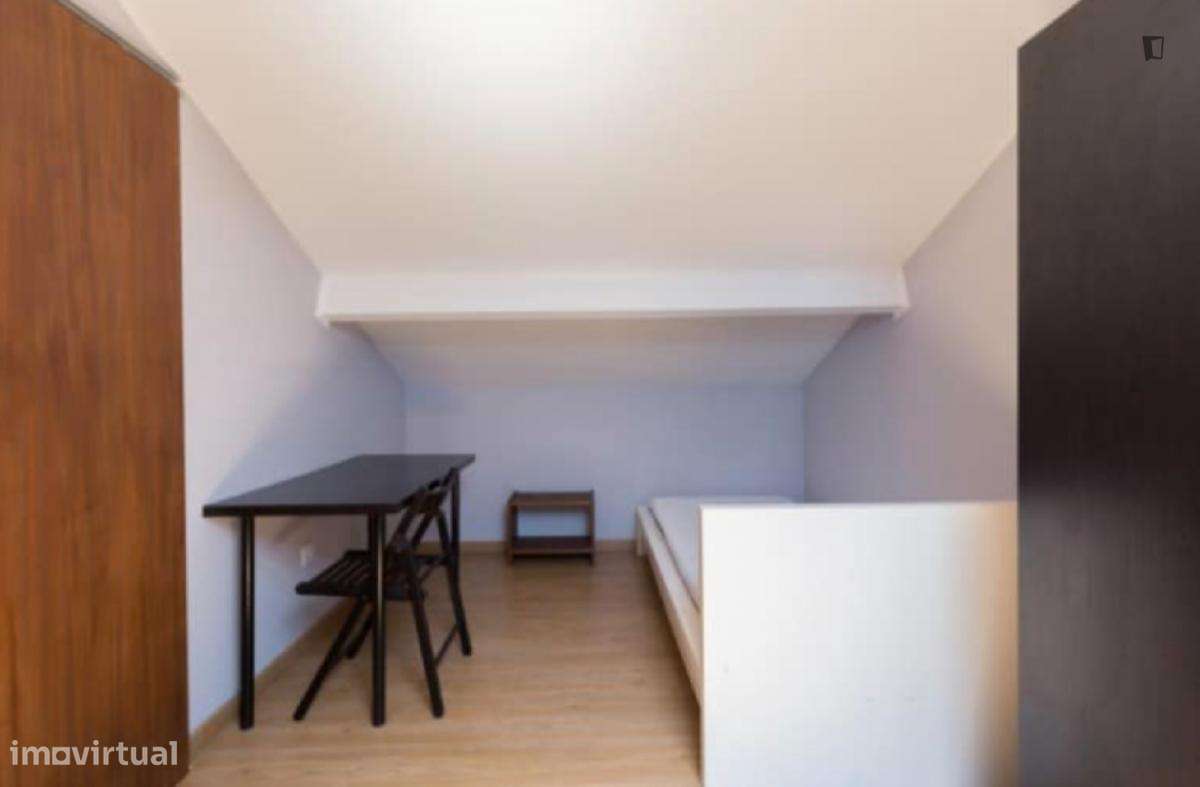 Quarto - localizado em Paranhos Porto - Grande imagem: 5/10