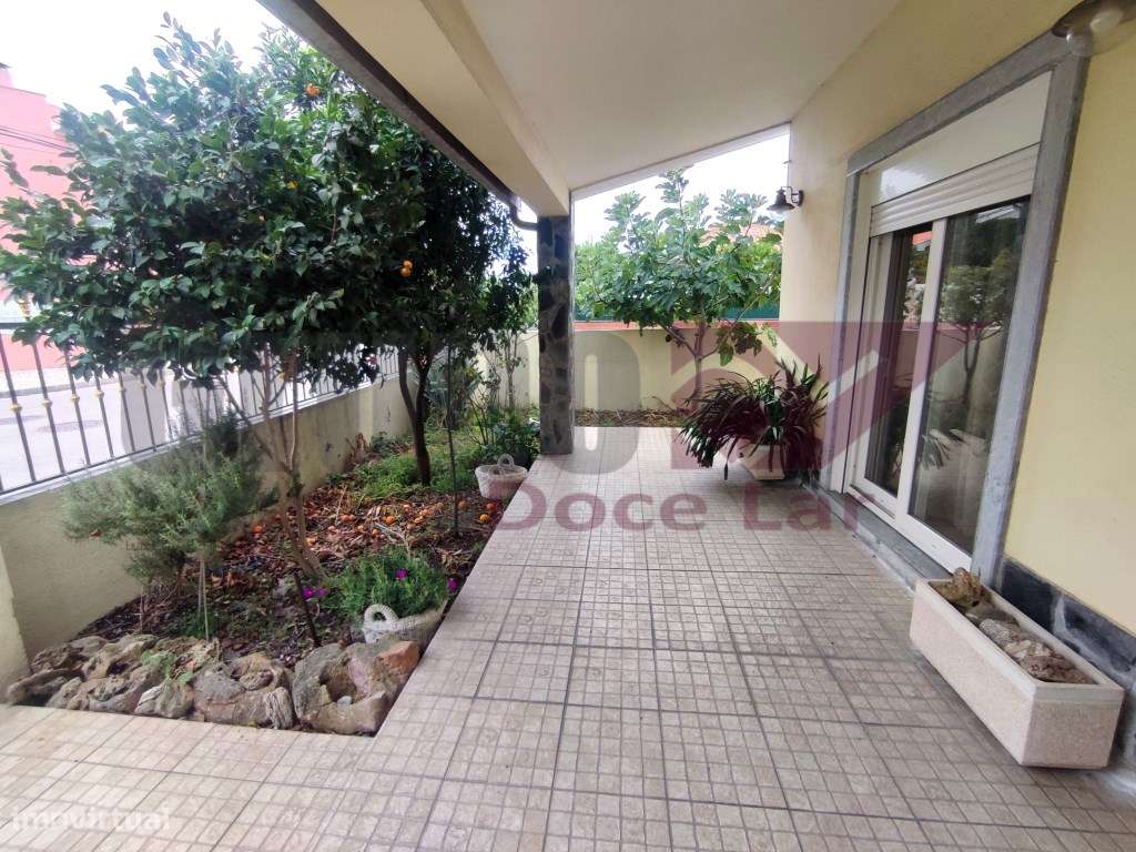 Moradia Isolada T5 com Garagem e anexo em Quinta do Conde-5