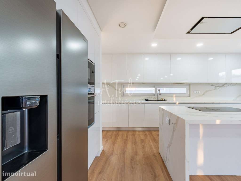 Moradia V4 com piscina em Azeitão-25